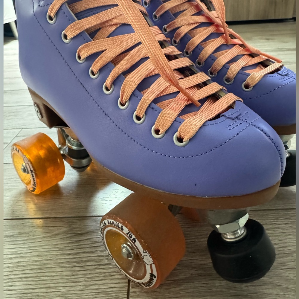 Moxi Beach Bunny Roller Skates - Picture 3 of 9